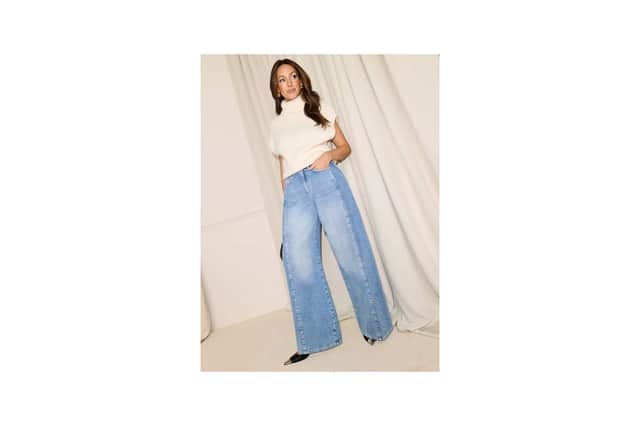 Pleat Detail Wide-Leg Jeans