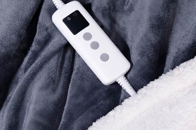 The remote control gives you 10 heat settings and a timer function