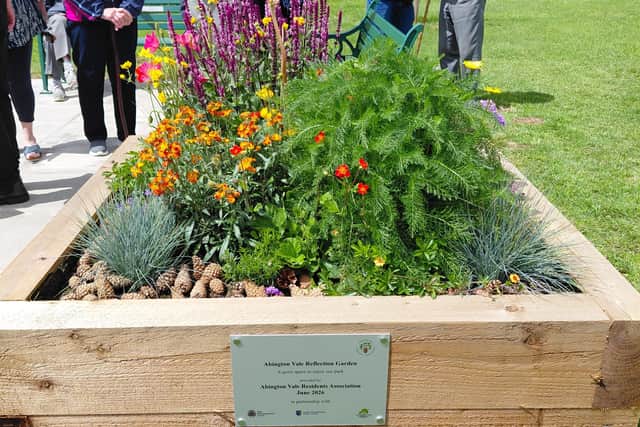 Abington Park Reflection Garden Planter