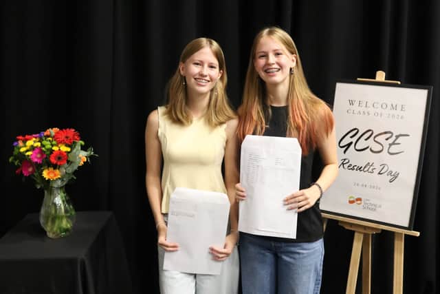 Twin sisters Aurelia & Laura who achieved 16 grade 9s between them