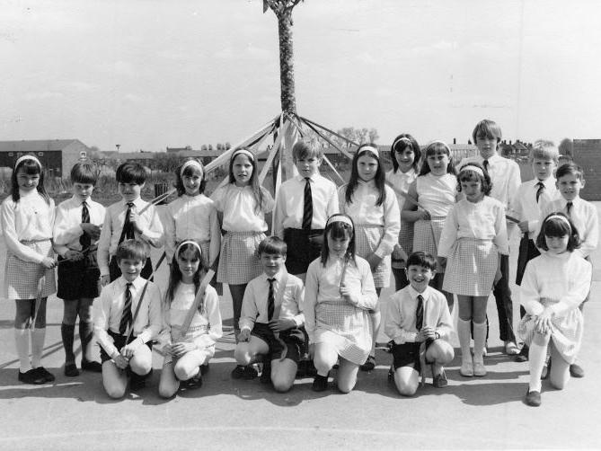 May Day celebrations at Oakway School