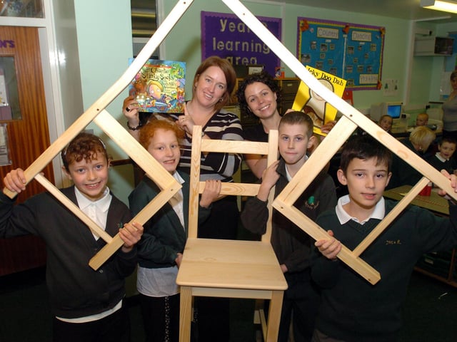 Wellingborough, Oakway Junior School, story chair project. Each class has been given a chair and a book. The classes will decorate the chairs inspired by the books.
l-r Annabella Costantino, 10, Paige Clarke, 10, Clare Wallace , Aleshia Frost , Garin Dunford, 9, Jack Rooney, 10.
Monday, 07 January 2008