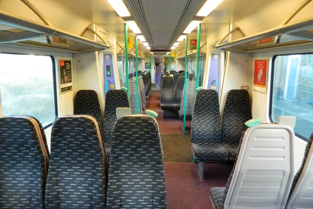 The 3+2 seating layout in the trains that will run on the EMR Electrics line (picture by Superalbs - Own work, CC BY-SA 4.0)