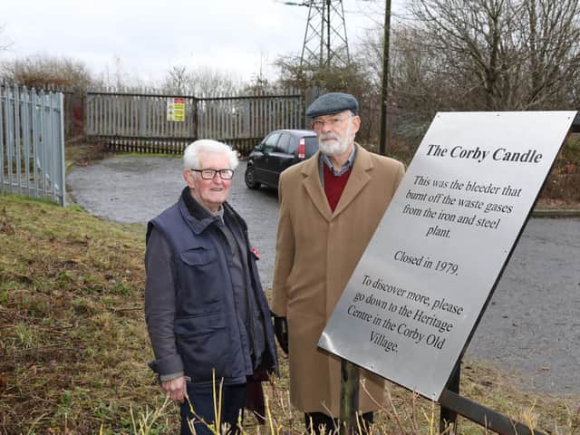 Dougie Reid and Bob Douglas with the new sign
