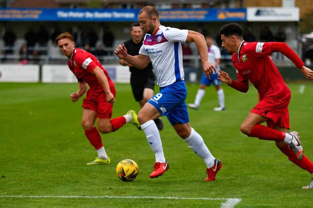 Tom Lorraine runs at the Barwell defence