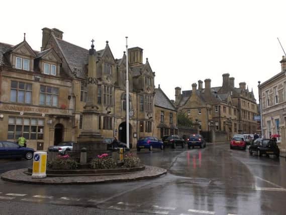 A new discount and offer book to promote local and independent businesses in Oundle is being launched by a Kings Cliffe couple.