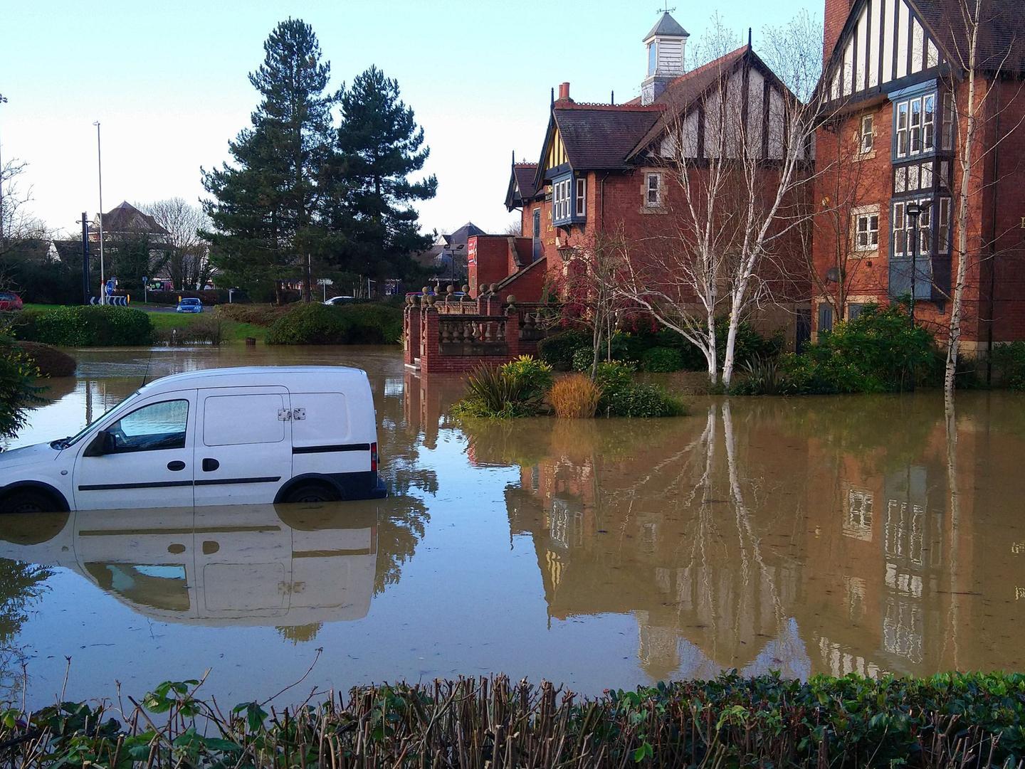 Astonishing images show Kettering under water amid major blue-light rescue - Vimarsana News