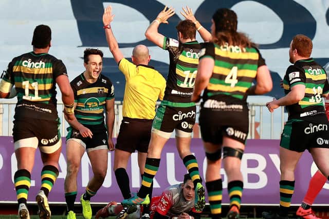 Tom Collins scored a dramatic winning try for Saints against the Dragons