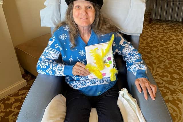 Jayne Spencer, Resident Ambassador with the first place card from Kyra, from Busy Bees