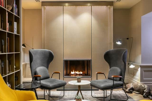 The Holmes Hotel lounge