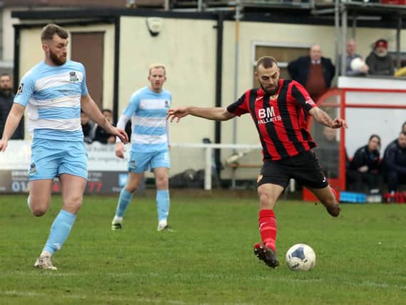 Gary Stohrer has put pen to paper on a contract with Kettering Town