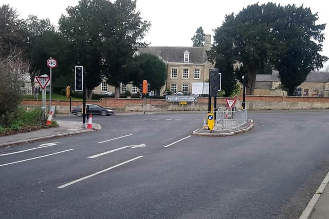 The new traffic signals are not yet working.