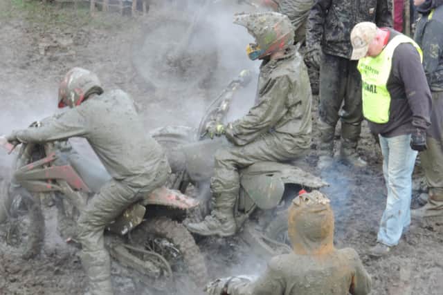 Mud and steam! A typical Wild'n'Woolly scene. How does race commentator Colin Hill keep track of this mud pack?