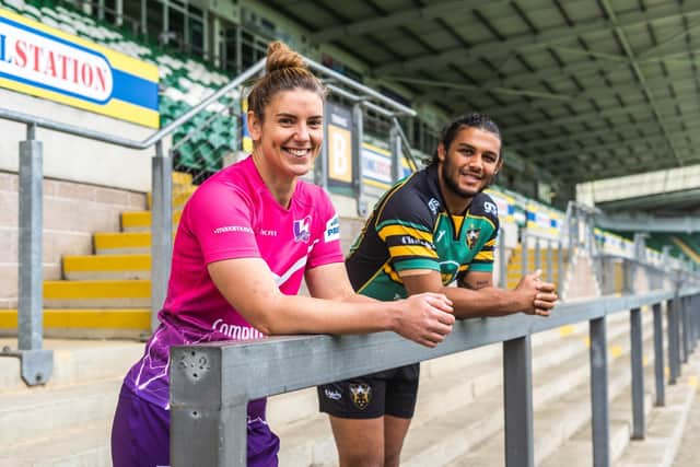 Lightning skipper Sarah Hunter with Saints captain Lewis Ludlam