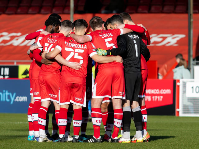 Reds hudde before the game. Crawley Town v Hartlepool United. Pictures by Jamie Evans UK Sports Images SUS-221202-211334004