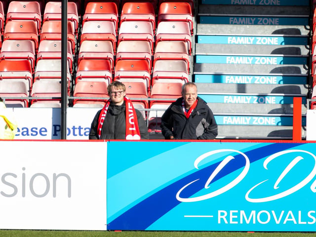 Crawley Town v Hartlepool United. Pictures by Jamie Evans UK Sports Images SUS-221202-211302004