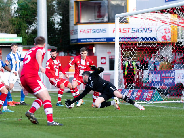 Crawley Town v Hartlepool United. Pictures by Jamie Evans UK Sports Images SUS-221202-211356004