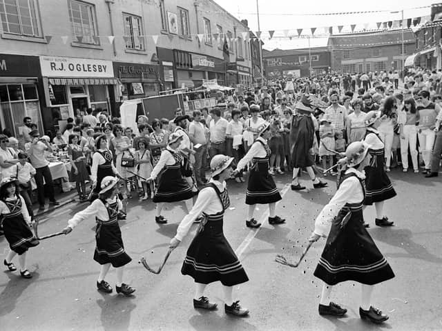 Dancers perform in The Jamb in 1982