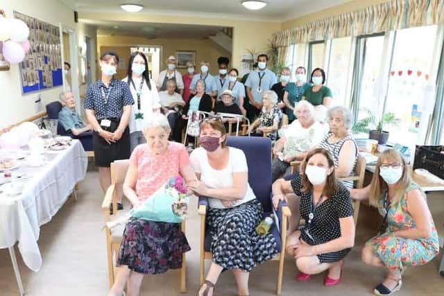 Jean O'Neill with daughter Karen Harrison with the Thorndale staff and residents