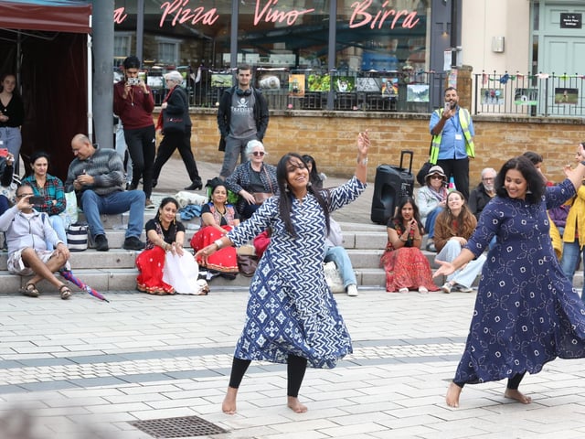 KettFest 2022 - Bollywood dancers