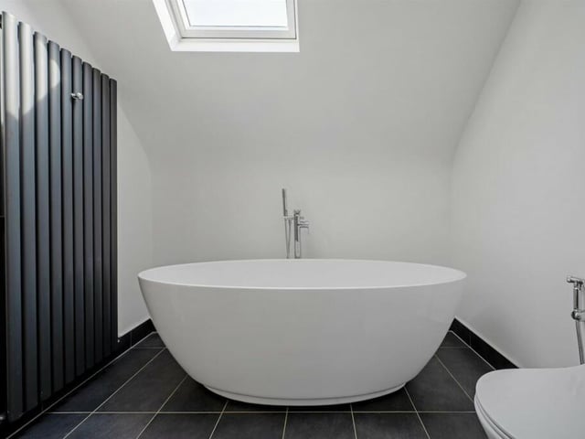 This converted chapel dates back to the twentieth century. The current owners built an extension in 2017.