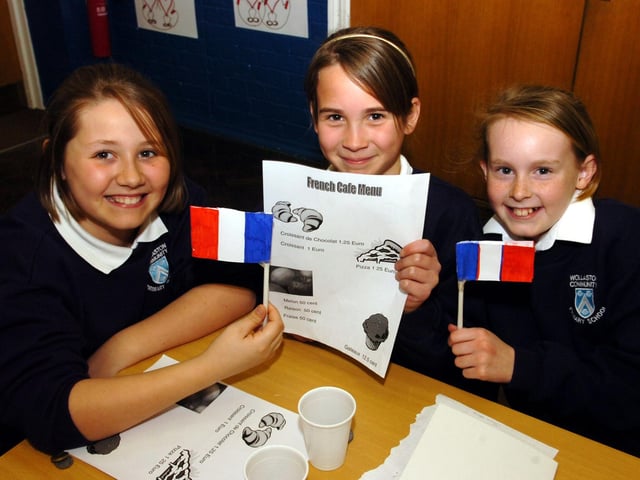 Wollaston Primary school French Café. Beth Webb, Ellie Tobin, and Beccy Pullin   March 2008