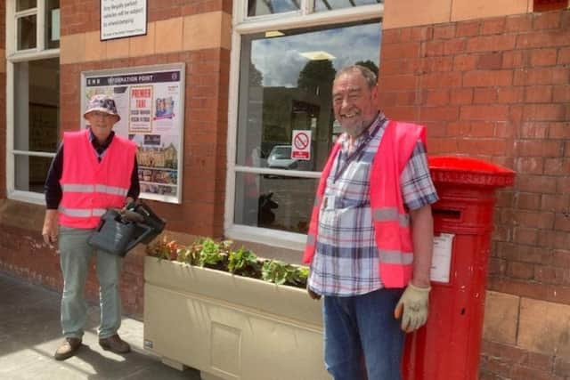 The planters at Kettering Station