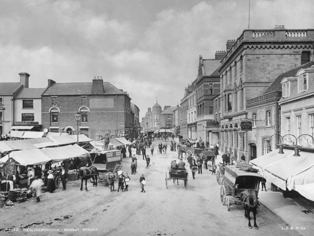 Market Street, Wellingborough, Northamptonshire, circa 1910. (Photo by Hulton Archive/Getty Images)
