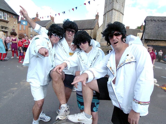 Geddington, Competitors on the Eleanor Cross before the start. 2010