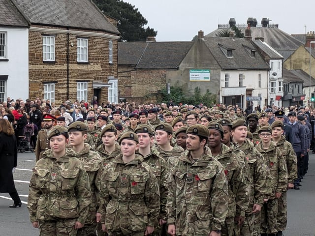 Remembrance Sunday in Wellingborough - Hundreds pay their respects at war memorial