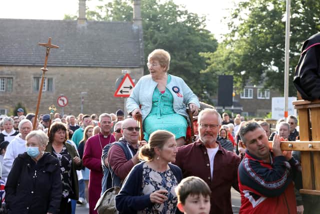 Corby Pole Fair 2022, June Thomson is chaired on the parade