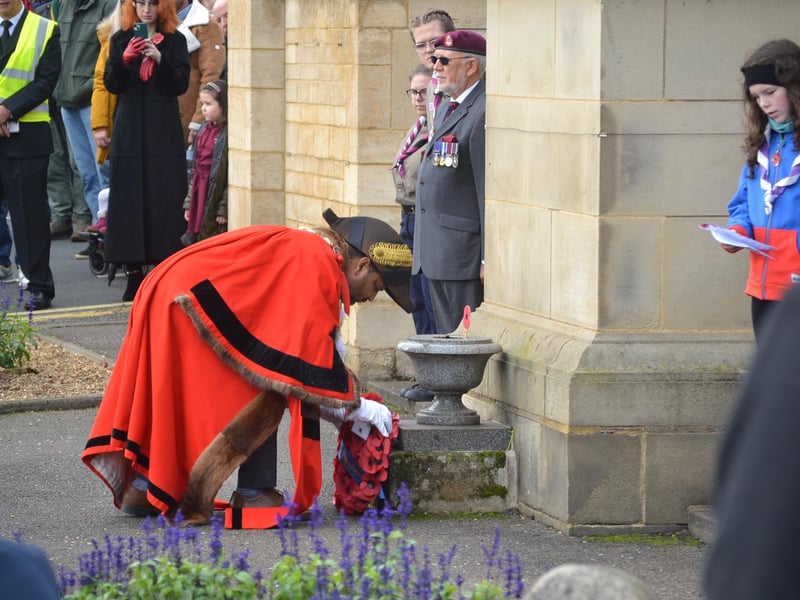 Hundreds gather at Broad Green in Wellingborough to pay respects at Remembrance Sunday service