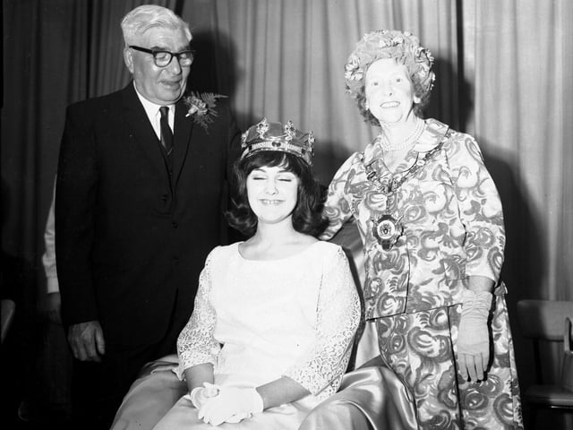 Kettering Carnival Queen is crowned, August 24, 1967