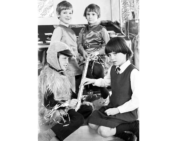 1981 MILLBROOK INFANTS CHRISTMAS PLAY Retro Christmas pictures from the 1980s:Christmas in the 1980s