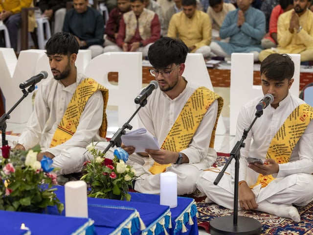 Hundreds Celebrate Diwali and Hindu New Year at BAPS Shri Swaminarayan Mandir in Wellingborough