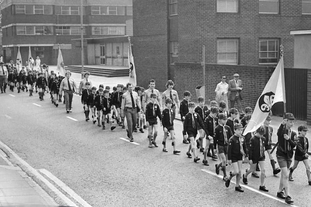 St George’s Day parade in London Road, Kettering in 1987