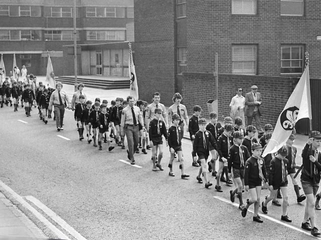 St George’s Day parade in London Road, Kettering in 1987