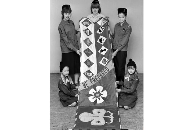 Retro pictures from the archives: KETTERING GUIDES WITH BANNER 1981