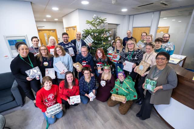 BN - SGB-26006 - Staff of Barratt Homes Northampton with their presents for hospital patients