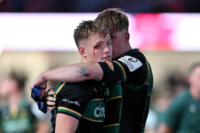 Fin Smith with Henry Pollock (photo by Dan Mullan/Getty Images)