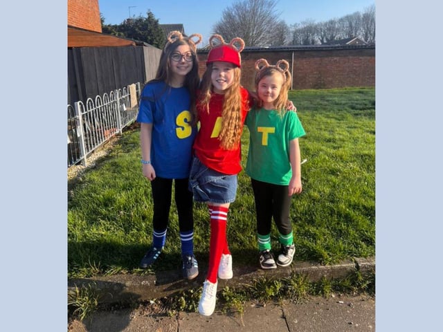 Ella Esme and Mila as Alvin and the Chipmunks