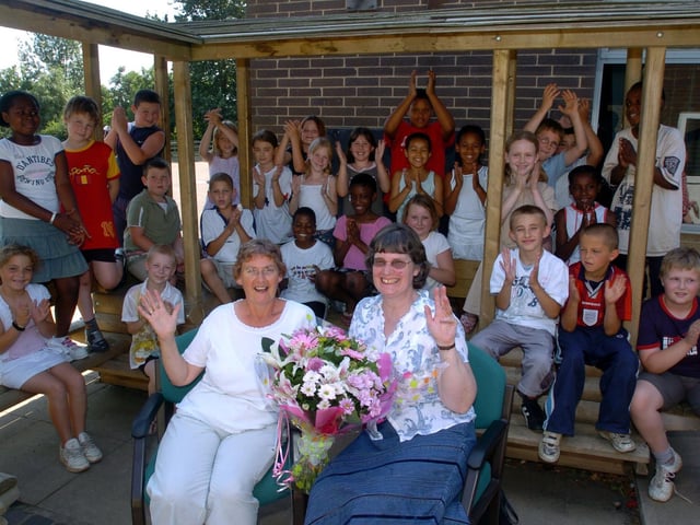 Wellingborough, Oakway Junior School, retiring teacher and Lunchtime assistant. Saying goodbye with 4MR l-r Maureen Richardson (teacher) and Marilyn Parnell. 2006