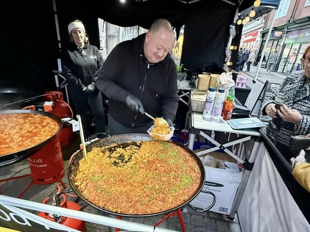 Christmas arrives in Rushden as crowd gathers in town centre for annual switch on