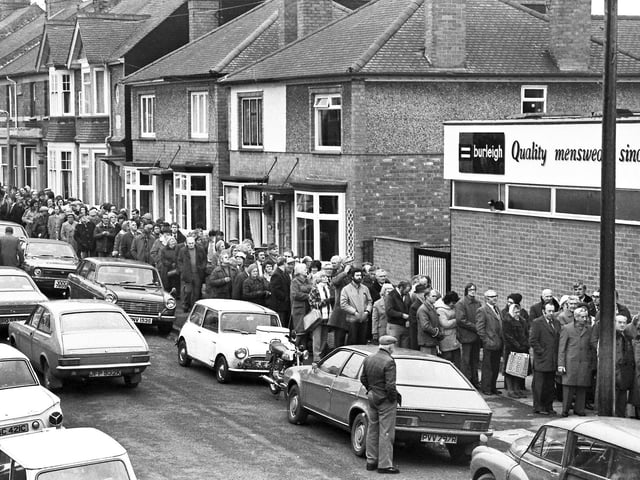People queuing for the Wallis & Linnell sale in 1980