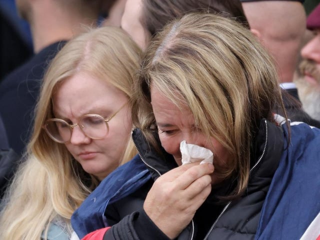 Many mourners sobbed as the coffin of Queen Elizabeth II passed by