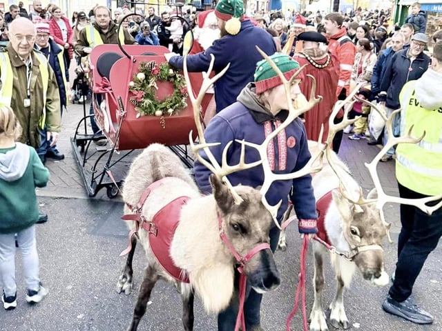 Christmas arrives in Rushden as crowd gathers in town centre for annual switch on