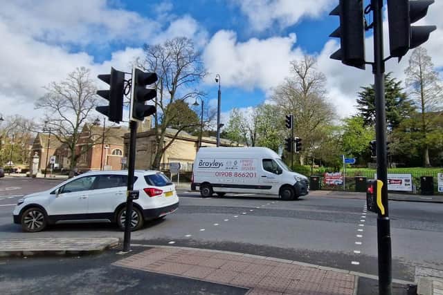 Pedestrian crossing at Sheep Street close to Bowling Green Road/National World