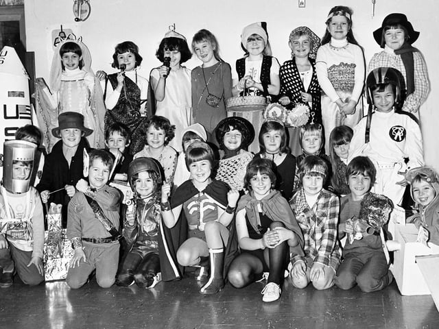 BARTON SEAGRAVE FANCY DRESS DISCO  SPACE THEME 1980 Retro Christmas pictures from the 1980s:Christmas in the 1980s