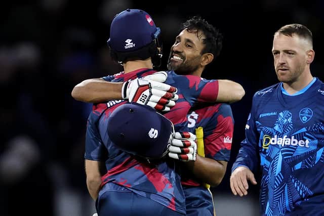 Ravi Bopara celebrates with Lewis McManus after clinching the win over Derbyshire Falcons on Thursday night