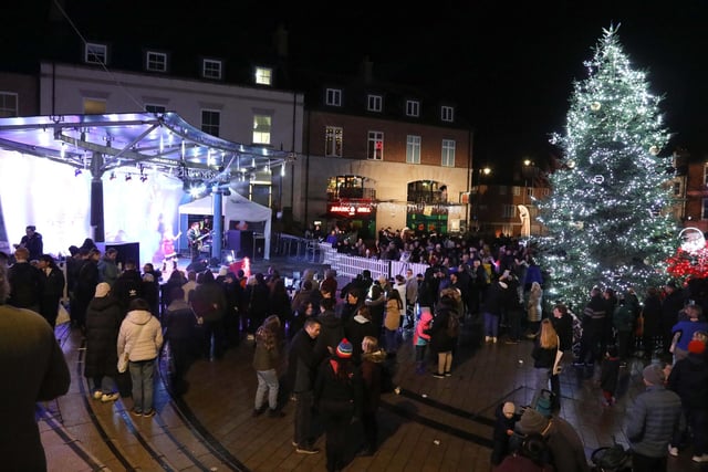 Kettering, Christmas lights switch on